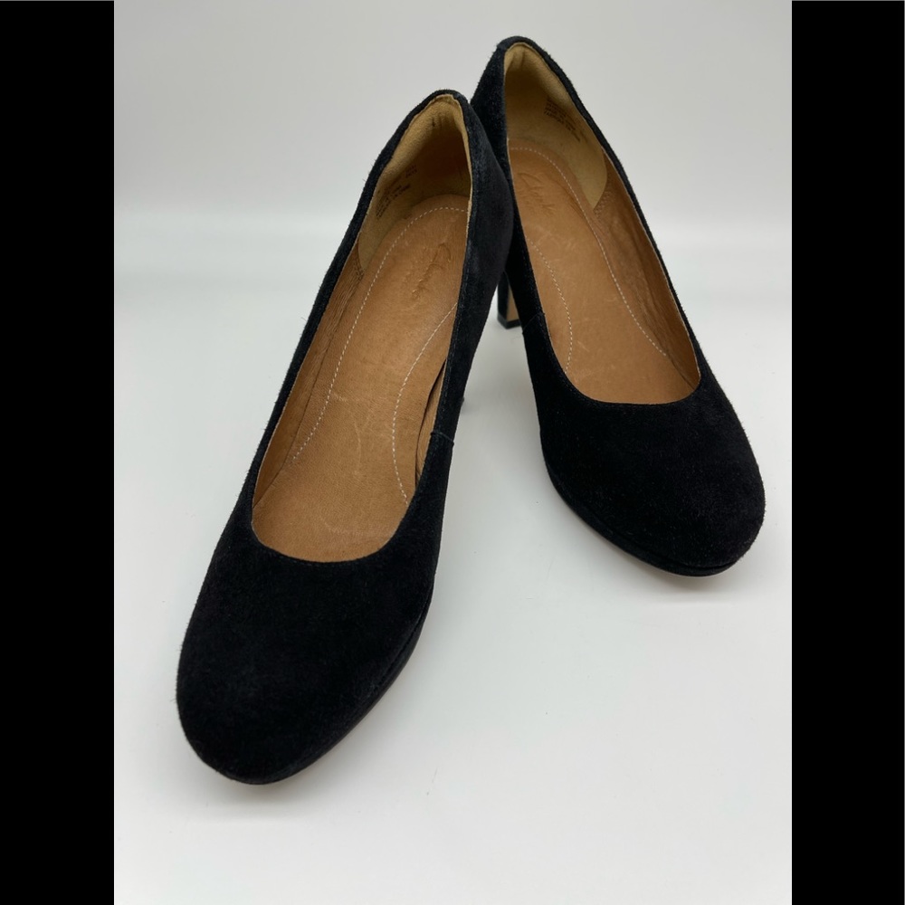 Clarks Pumps size 7 1/2 (suede look man made fabric upper)